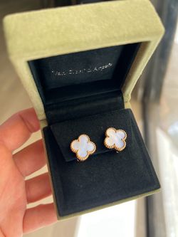 Vintage Alhambra earrings 18K yellow gold, Mother-of-pearl