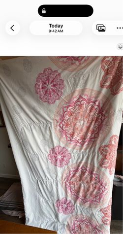 Full-size reversible comforter
