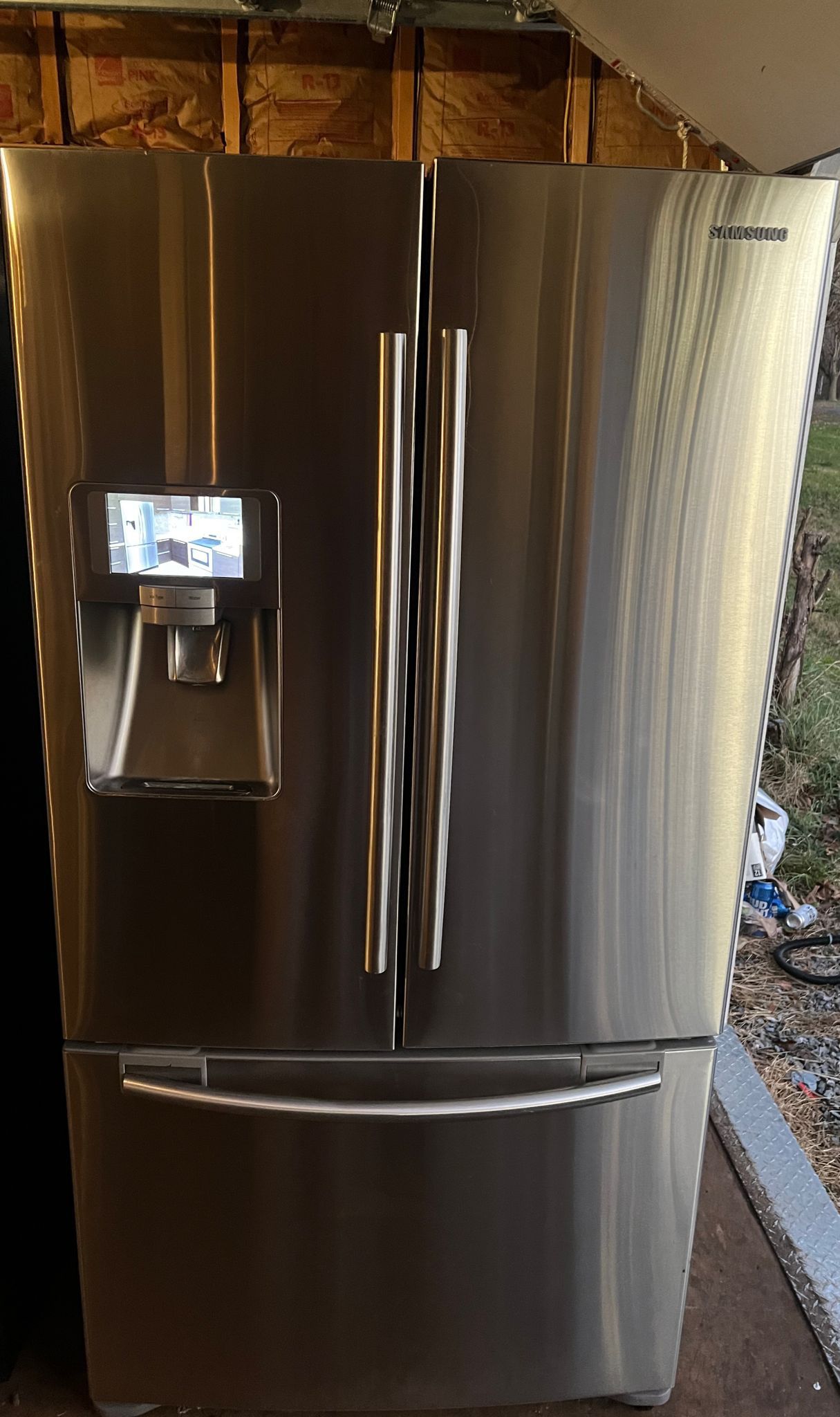 Very nice Samsung refrigerator everything work very good only $700
