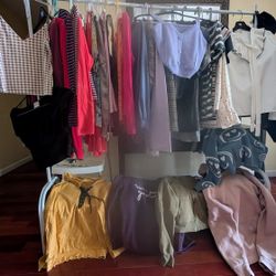 Cheap bundle lot 42 women junior tank tops blouses T-shirts (casual/dressy) mostly summer size XS and Small