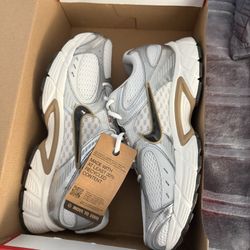 Men's Nike V5 RNR Casual Shoes Size 11 BRAND NEW 