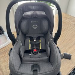 Uppa Baby Mesa V2 Car seat And Base 