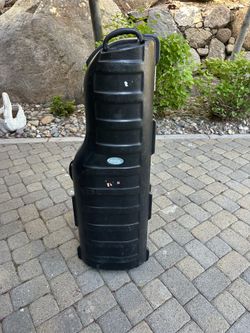 SKB Hard Case Traveling Golf Bag