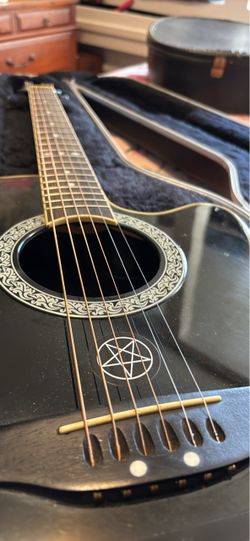Ovation Celebrity CC057 Acoustic Electric Guitar + Hard Case