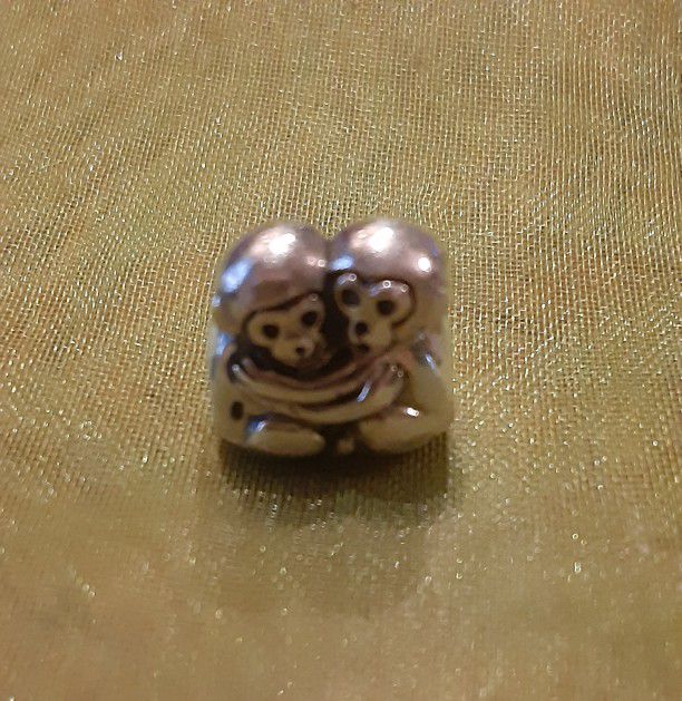 Authenic Cristy Cali "Love Monkeys" Couture 925 Solid Sterling Silver Charm Retail $40

12 mm Wide
925 Solid Sterling Silver 
Made In Thailand