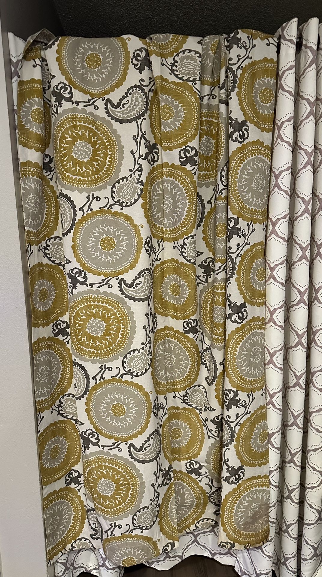 Set of 4 Threshold Curtain Panels MEDALLIONS Gray & Yellow 2 X 52x95 2x 52x84