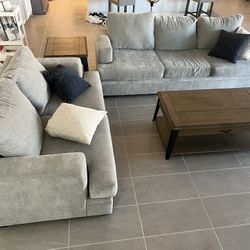 FULL LIVING ROOM SET! $1500 VALUE