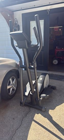 Gold’s Gym elliptical