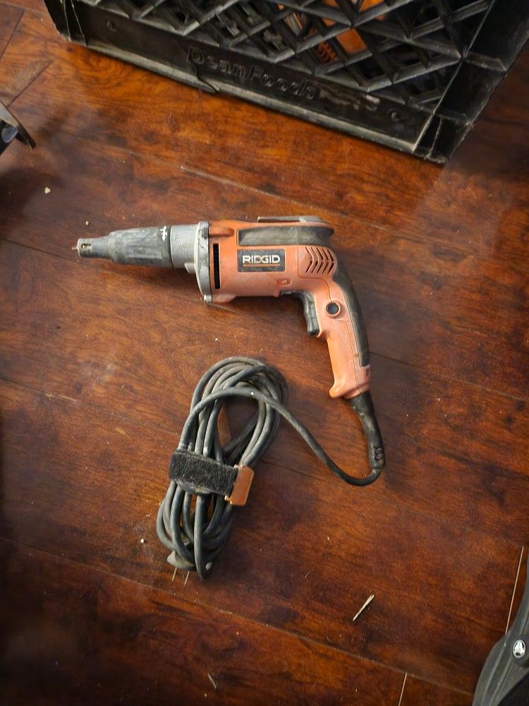 RIDGID R60002 6.5 Amp Corded 1/4 in. Heavy-Duty VSR Drywall Screwdriver.