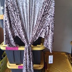 Ladies Robe. New. Size 2x/3x 