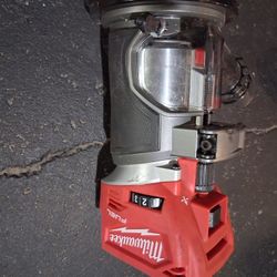 Compact Router Milwaukee 