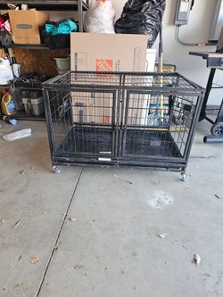 Dog kennel with divider
