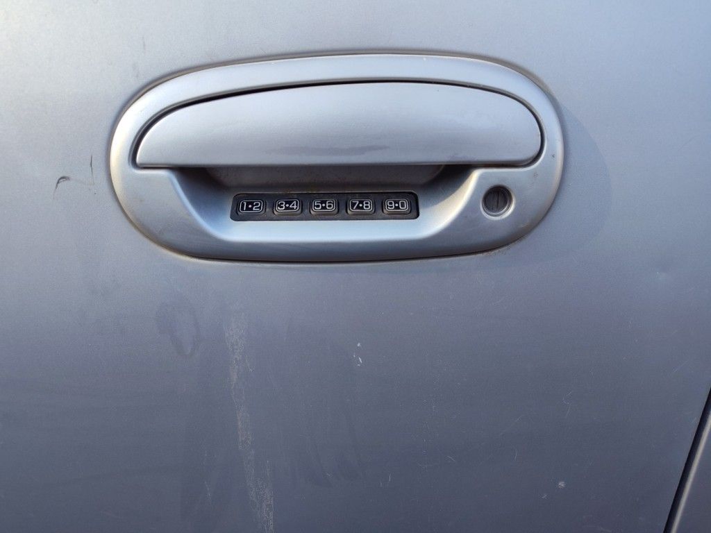 1999 Ford Expedition Driver Side Door Handle With Keypad