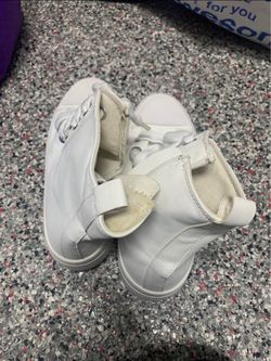 White Low-Top Sneakers with Lace-Up Closure