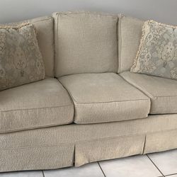 DREXEL HERITAGE SOFA AND LOVESEAT