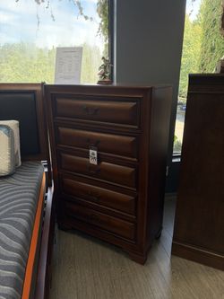 Dresser / Hi Chest 