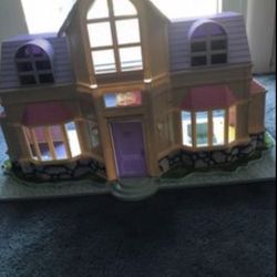 Plastic dollhouse kit
