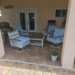Patio Furniture - 4 Chairs And Table