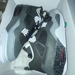 Jordas 4 Size 9 