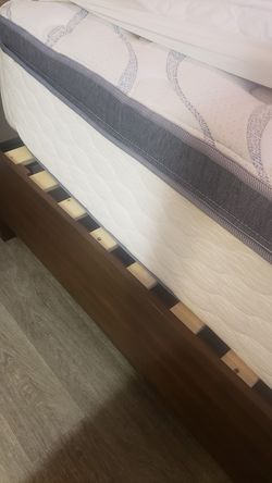 Bed with matrix like new used for 5 months