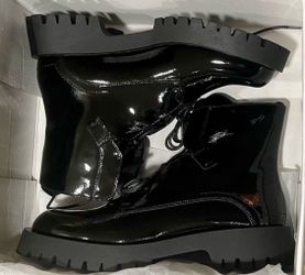Brand New Women’s Size 9.5 ISOMEI Boots