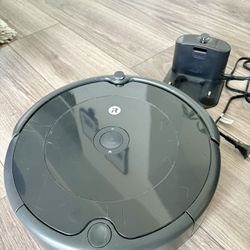 Roomba® 694 Robot Vacuum