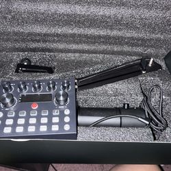 Siren x mic with boom arm and mixer