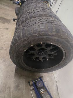 Silverado 37x13.50 r 22lt rims and tires