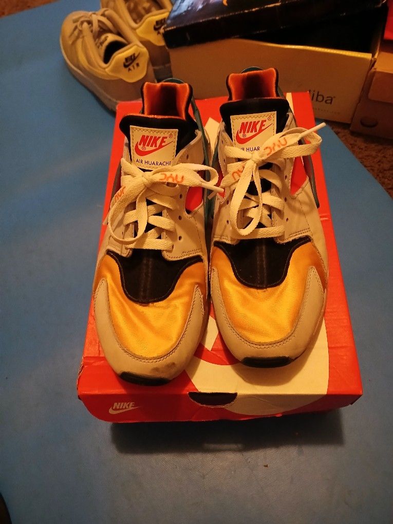 Nike Air Huarache Size 10 Excellent Conditions Just Me Wiping Out Been Packed With Original Box