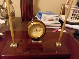 Vintage Clock w/ Pen Set