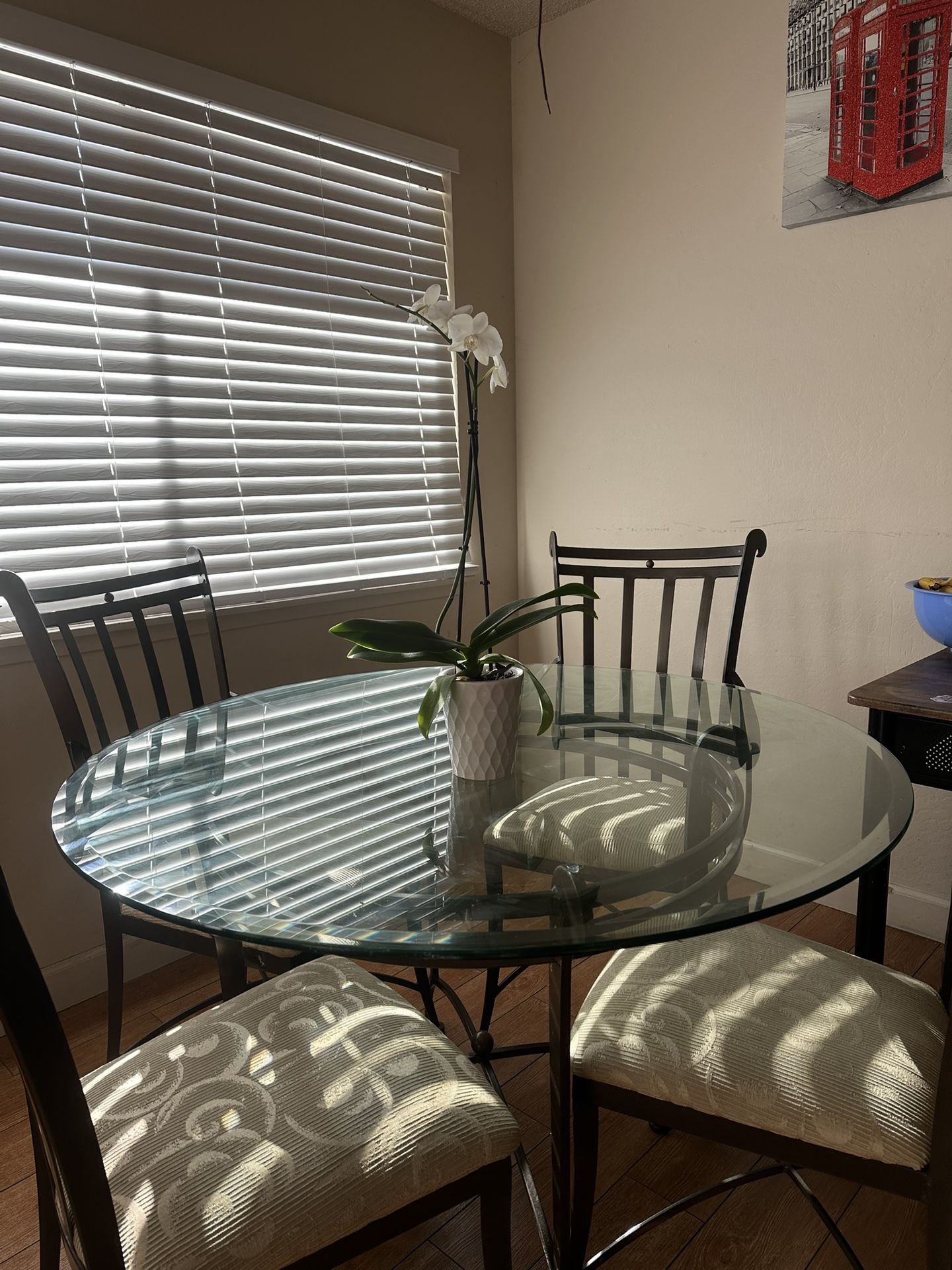 Mesa Redonda Con Sus 4 Sillas 