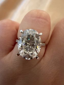 5 ct Moissanite ring . 10k gold  . You can size it up . Zelle only meet and pick up