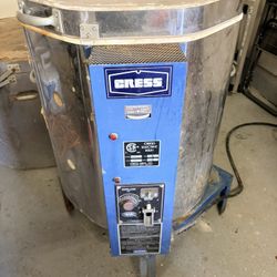 Cress kiln 22 In. Wide 25 in. Deep in Excellent Working Condition! Coils  Still Have Lots Of Life Left and Heat Up to Temp. 220 Outlet plug. $1200 OBO