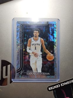 Victor Wembanyama RARE HOLOFOIL variation