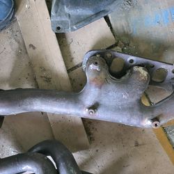 OEM left side Infinity G35/Nissan 350z exhaust manifold