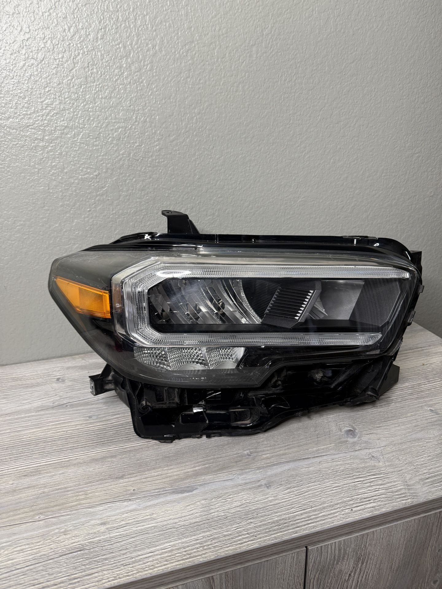 20 21 22 23 2020-2023 TOYOTA TACOMA LED Rh Headlight Head Lamp OEM