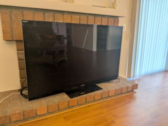 Sony Bravia 55" HDTV – Excellent Condition – Remote Included