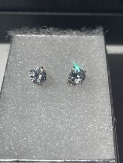 925 Silver Round Crystal Stud Earrings Silver Prong Setting