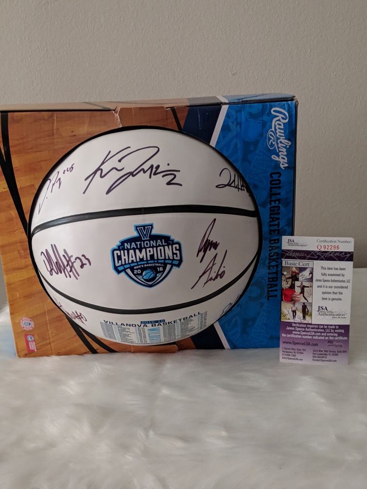 (AMAZING!!) NCAA CHAMPS Villinova Team Autographed Basketball