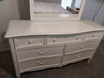 Stanley furniture dresser with mirror.