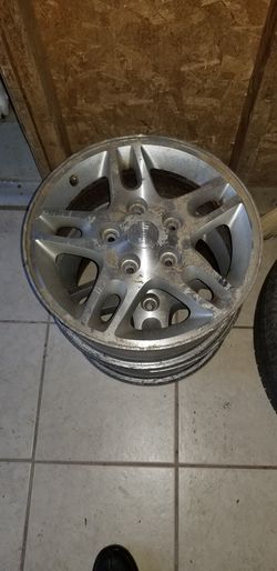 16" Aluminum wheels for a Jeep Grand Cherokee