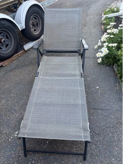 Folding Outdoor Lounge Chair
