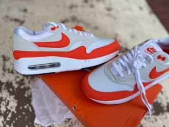 Sz 8.5 women Nike Airmax brand new in box
