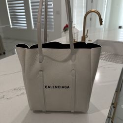$500 Balenciaga  Tote Beautiful Leather 