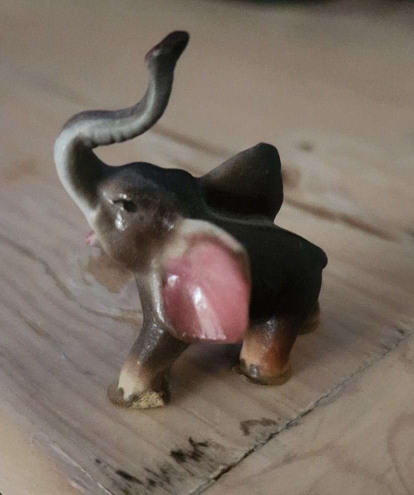 Mini Shadow Box Figurine Elephant