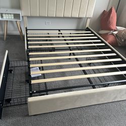 New! Queen Size Velvet Bed Frame With 4 Drawers 