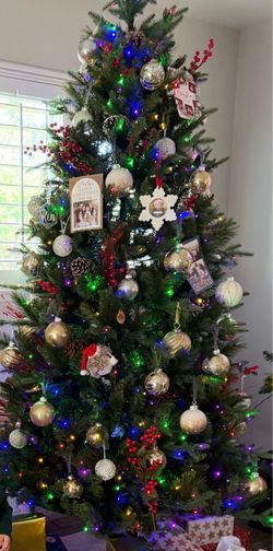 7.5’ artificial Christmas tree