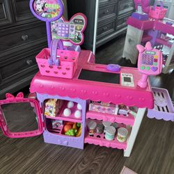 Disney Junior, Minnie Mouse pretend market with cash register