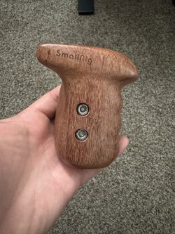 SmallRig Right-Side Wooden Handgrip with ARRI-Standard Rosette SmallRig 1941B