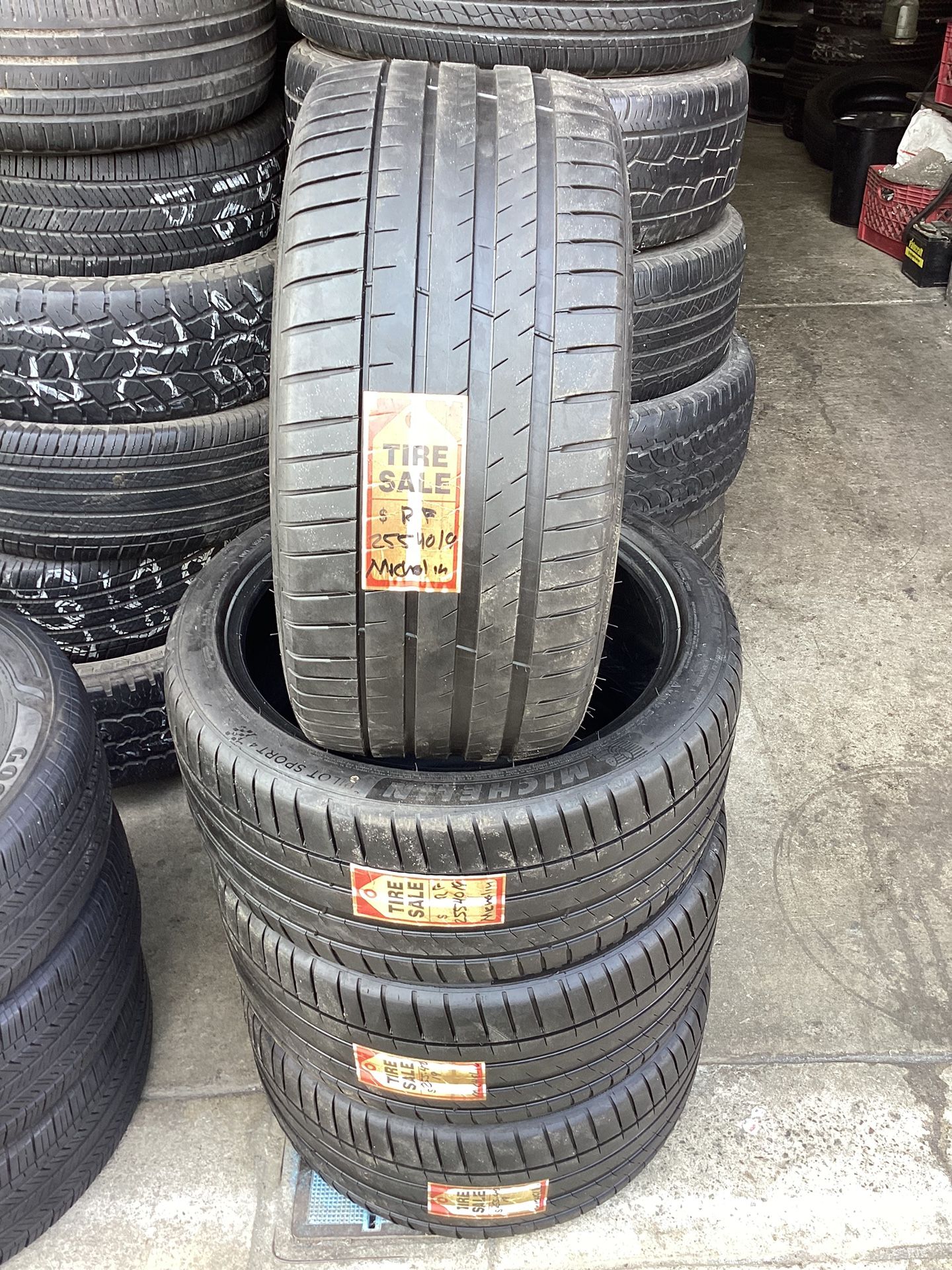 255/40/19. MICHELIN PILOT SPORT 4 Tires.